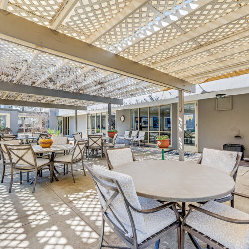outdoor patio at Gold Country Senior Living